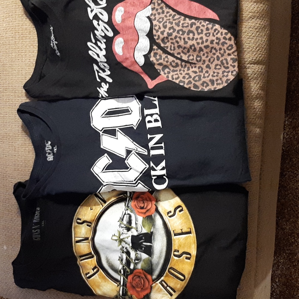 2XL Rocker Tee Bundle Going to Donation on Jan. 31st